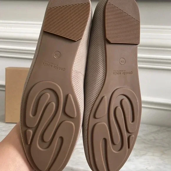 Gentle Souls by Kenneth Cole Women's Eugene 2 Perf Loafer Flat size 9 size 11 - Picture 4 of 5
